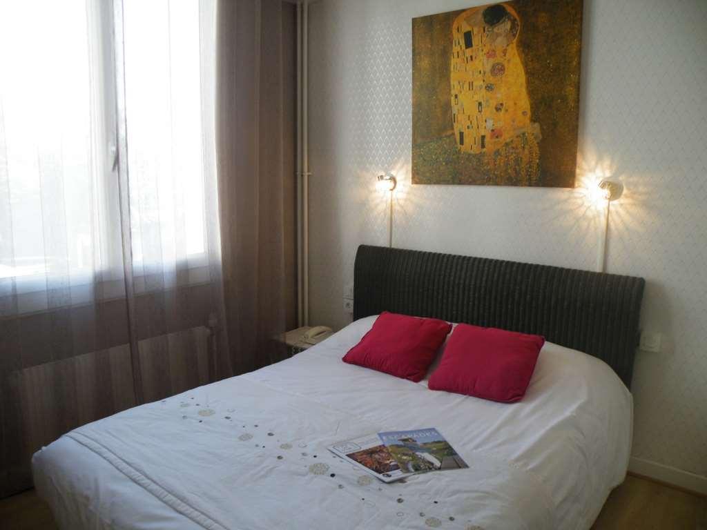Brit Hotel Roanne - Le Grand Hotel Стая снимка