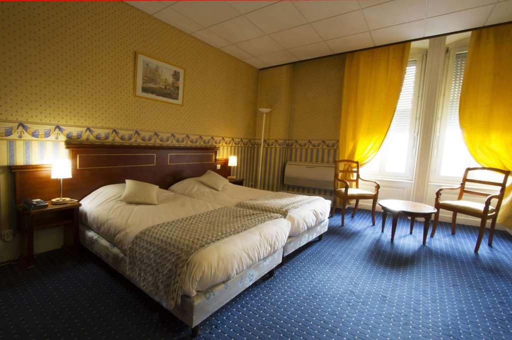 Brit Hotel Roanne - Le Grand Hotel Стая снимка