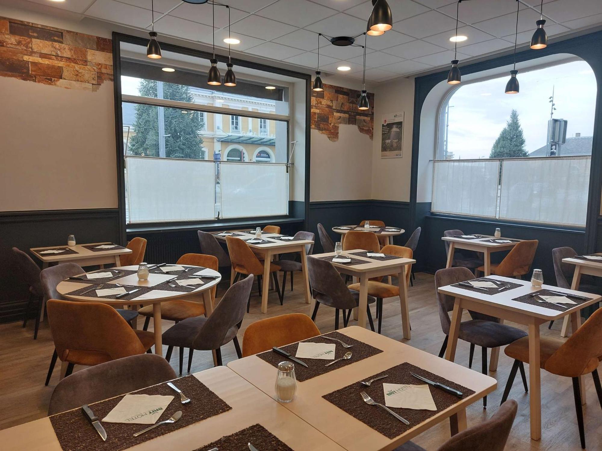 Brit Hotel Roanne - Le Grand Hotel Екстериор снимка