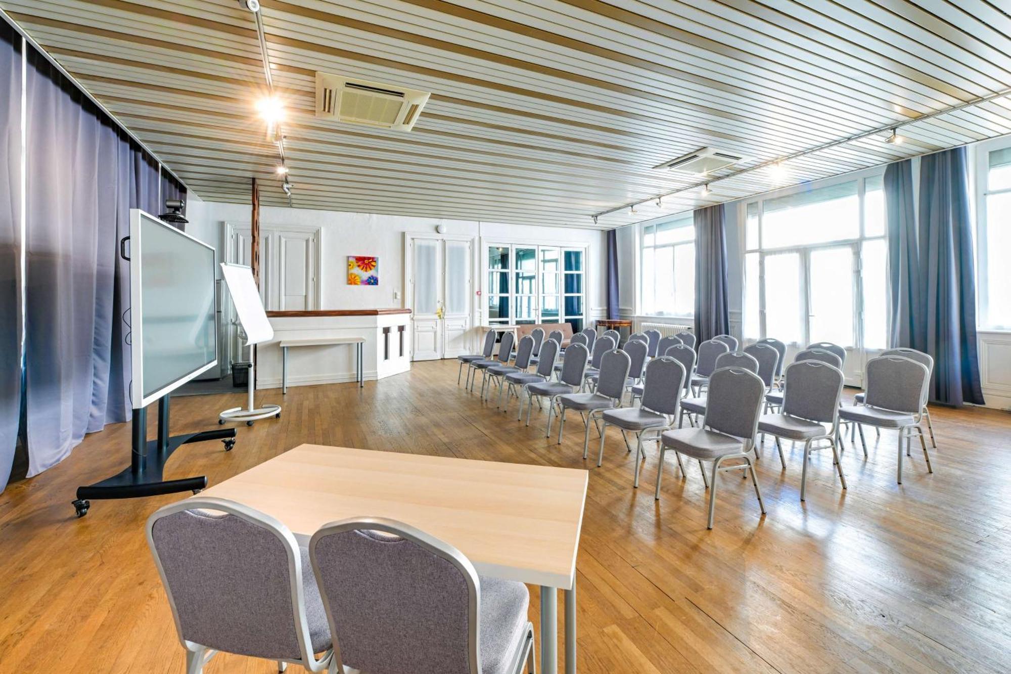 Brit Hotel Roanne - Le Grand Hotel Екстериор снимка
